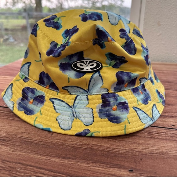 Petals and Peacocks yellow bucket hat with 90s floral butterfly motif - Picture 6 of 7